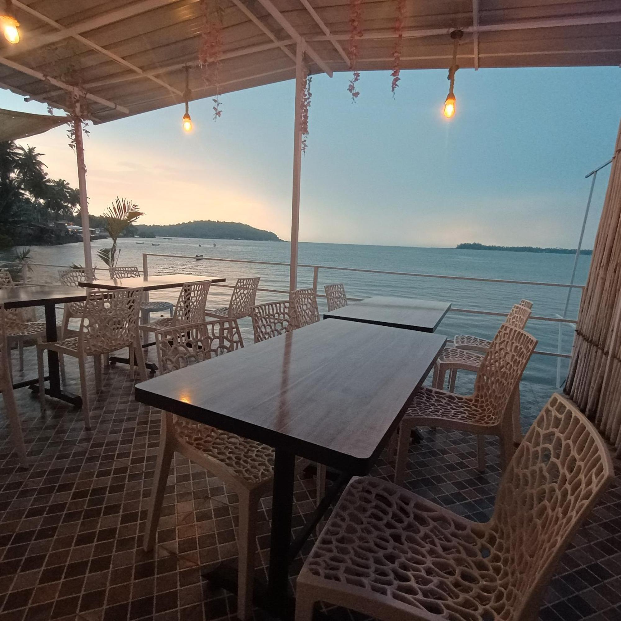 Gs Home On The Bay - Super Sea View Glass Studio Apartment 바가토르 외부 사진