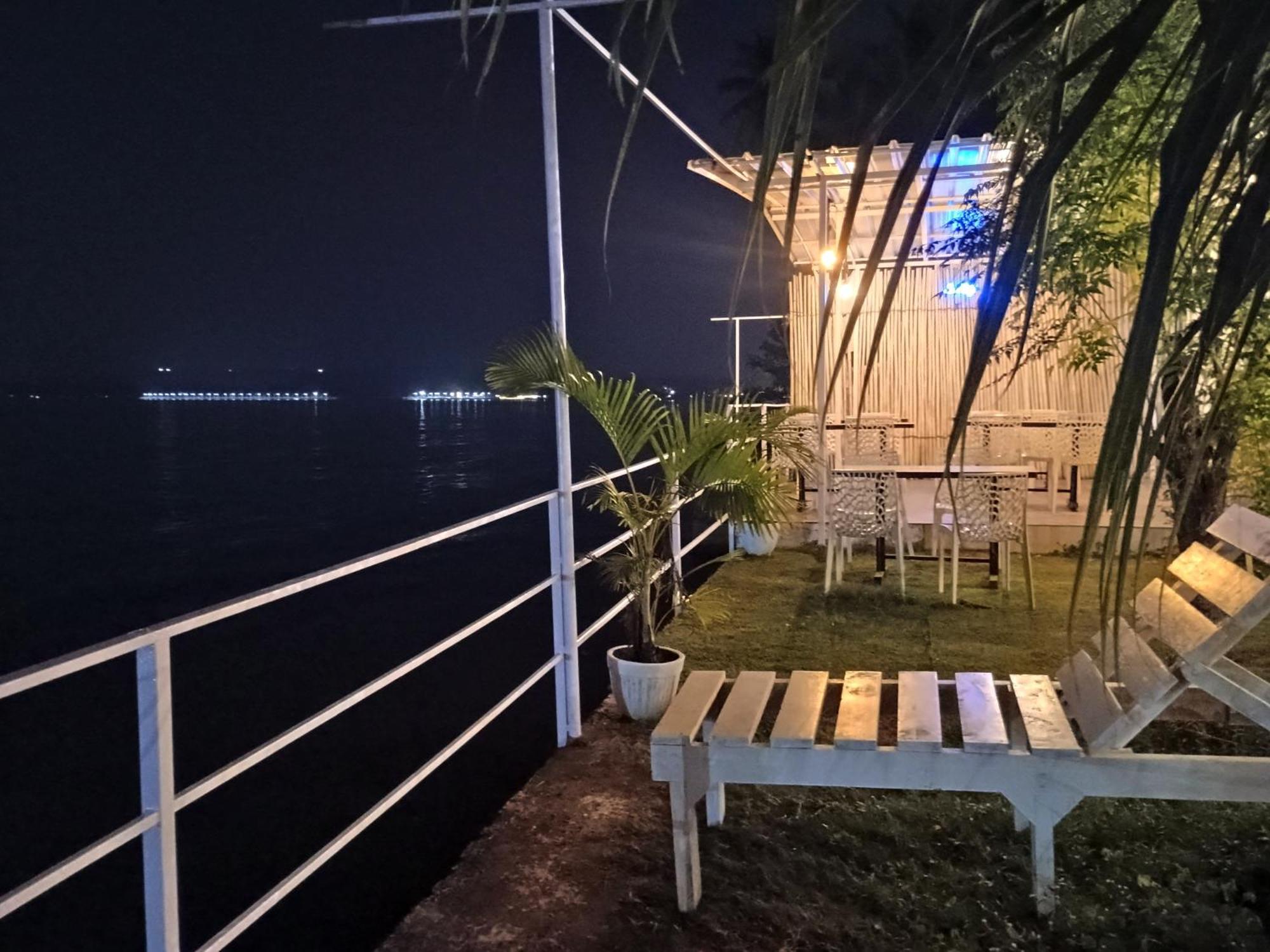Gs Home On The Bay - Super Sea View Glass Studio Apartment 바가토르 외부 사진