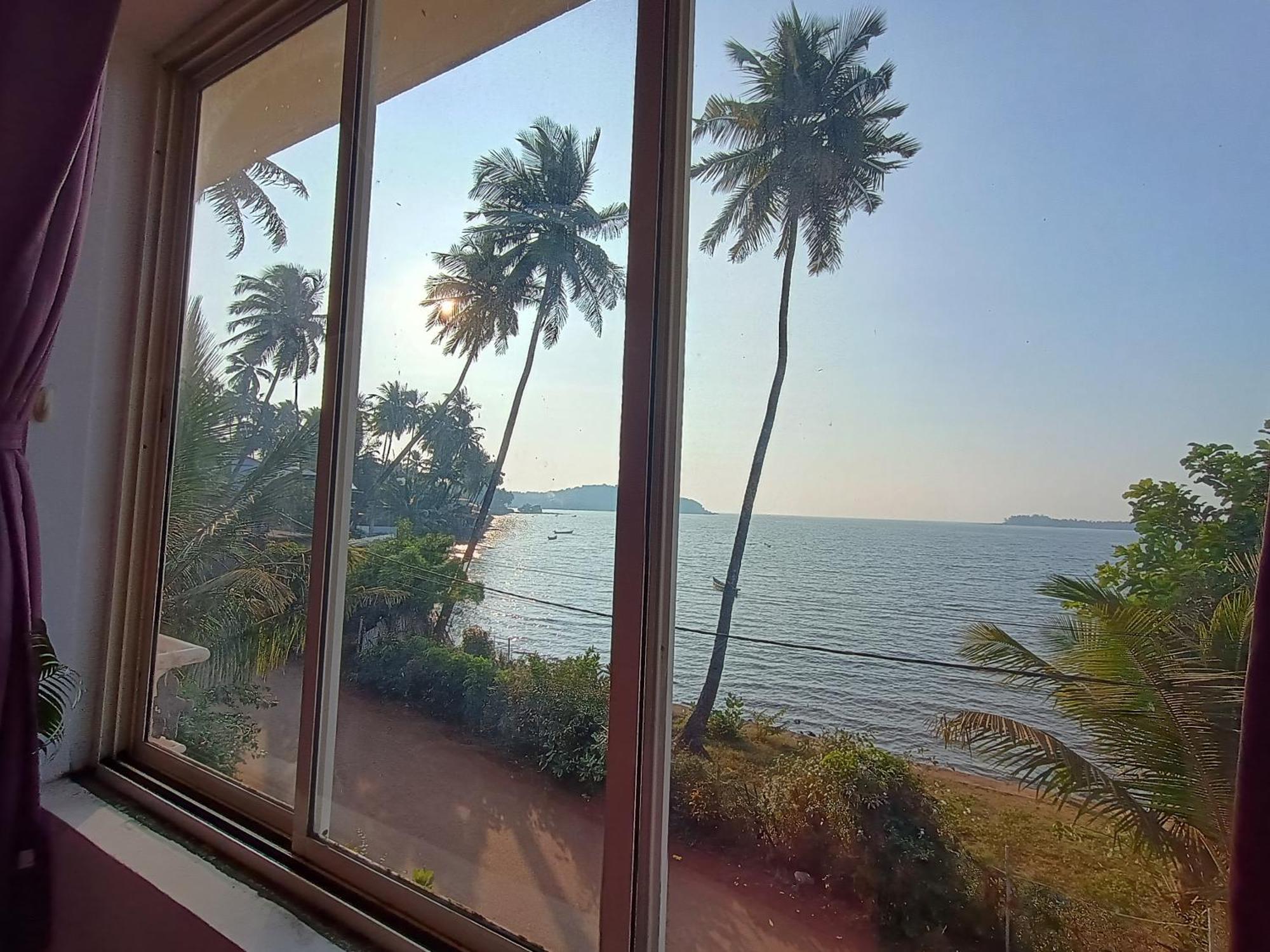 Gs Home On The Bay - Super Sea View Glass Studio Apartment 바가토르 외부 사진
